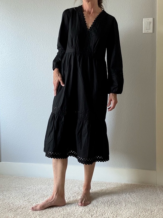 J. Crew Dresses & Skirts - J Crew Black cotton eyelet V-Neck Long Sleeve Midi Dress sz M
